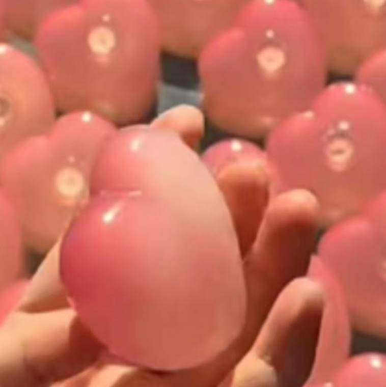 Mochi Melt Colour Changing Heart Squishy